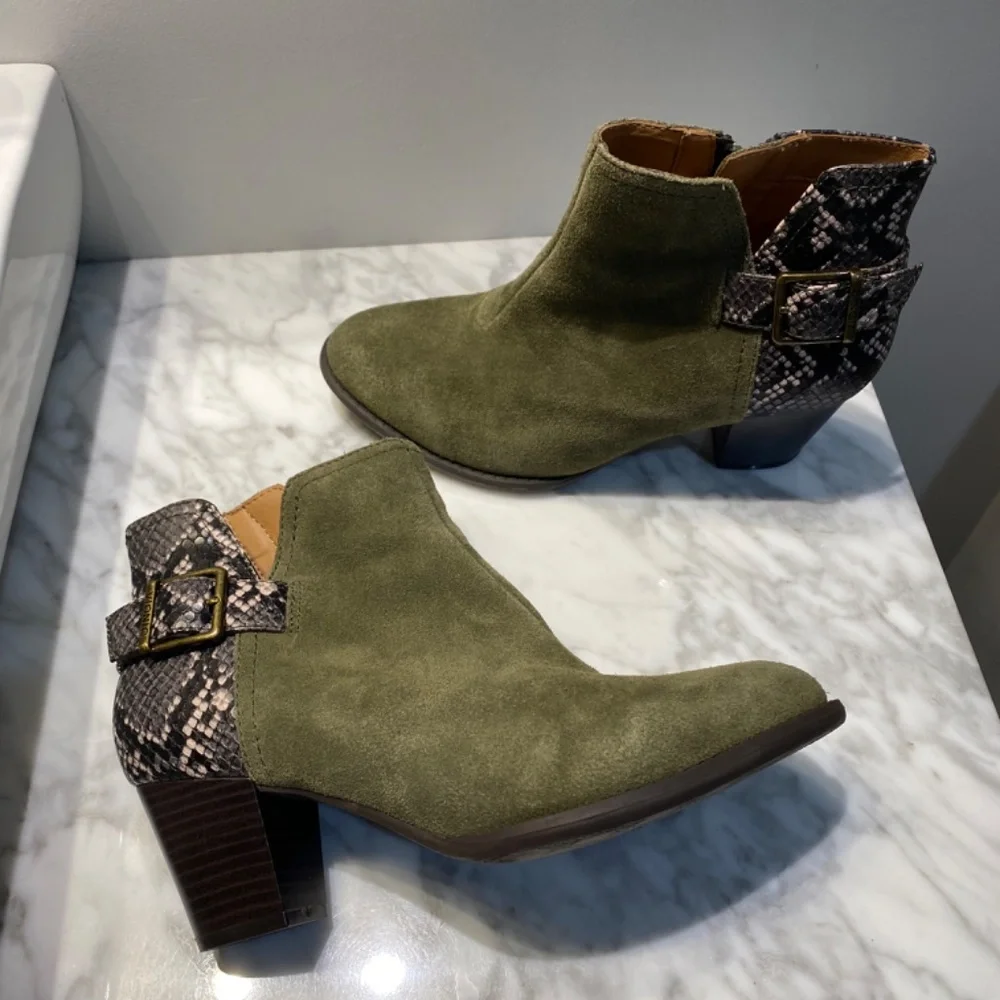 Vionic boots - Picture 4 of 6
